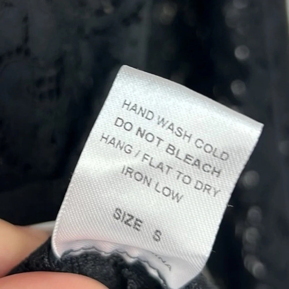 ACOA Collection New Women’s Small Floral Lace Long Sleeve Button Up Top - Picture 8 of 8